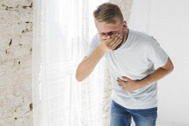 اسهال خونی چیست، چه علائمی دارد و چگونه درمان میشود؟