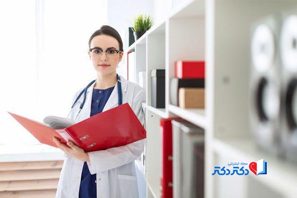 تشخیص شپش مو توسط پزشک
