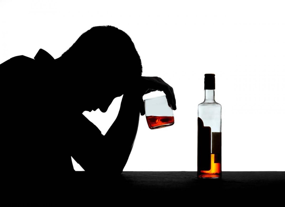 مصرف بیش از حد الکل و عوارض آن