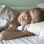 فواید برهنه خوابیدن برای سلامتی؛ استراحت بهتر، بهبود کیفیت خواب