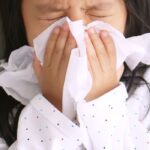 سرماخوردگی کودک؛ تشخیص فوری علائم و انواع درمان‌