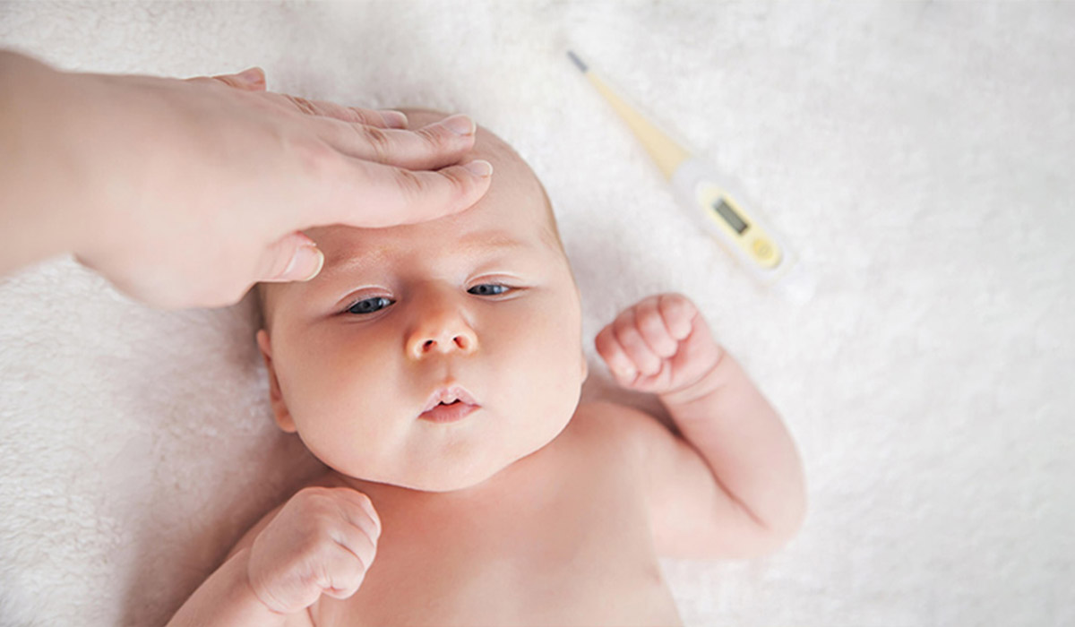 علت تب نوزاد چیست و راه های پایین آوردن تب نوزاد چگونه است؟