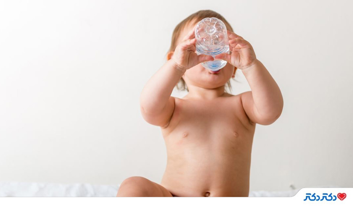 آب دادن به نوزاد