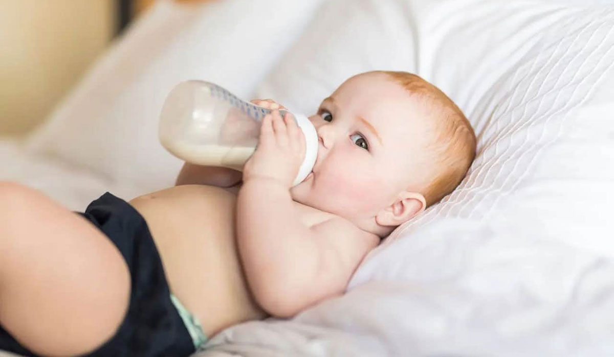 تغذیه نوزاد با شیر خشک