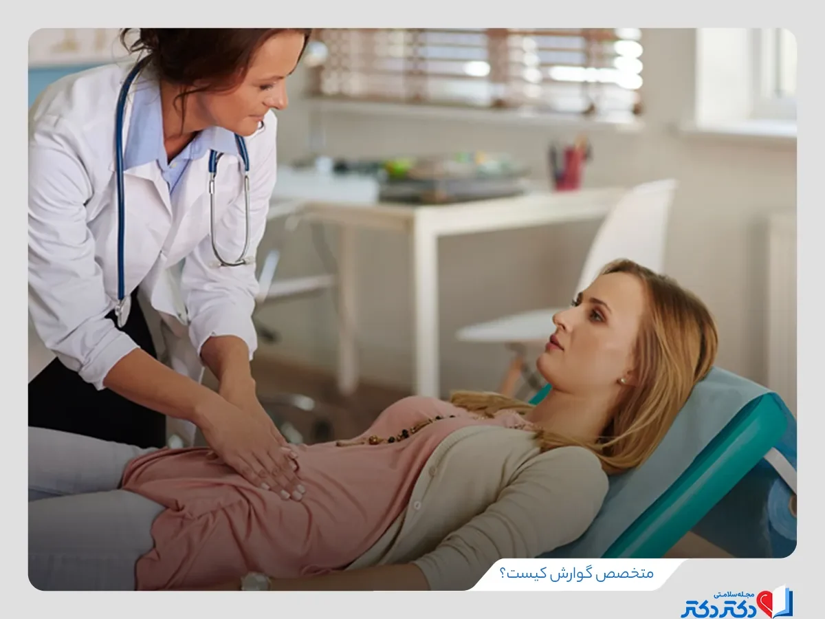 متخصص گوارش درحال تست سلامت بیمار