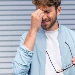 سوزش چشم چیست؟ بررسی 26 علت مختلف + درمان اصولی