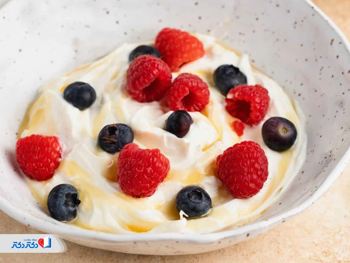 مصرف ماست و توت یونانی به عنوان میان وعده در برنامه کاهش وزن 30 روزه