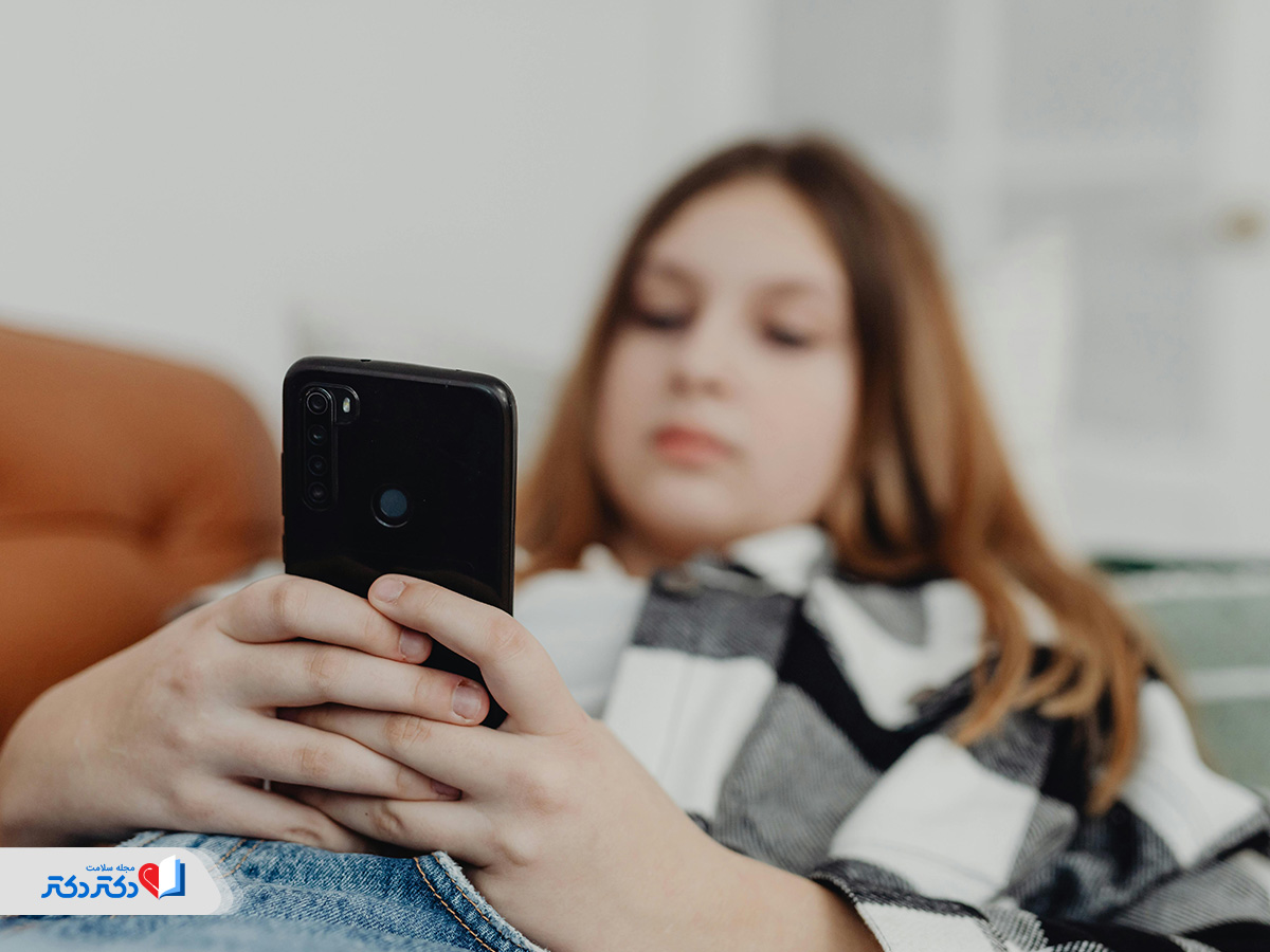 تاثیر استفاده بیش از حد از تلفن همراه و شبکه های اجتماعی