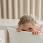 کودک خجالتی؛ چگونه با کودک کم‌رو درست رفتار کنیم؟