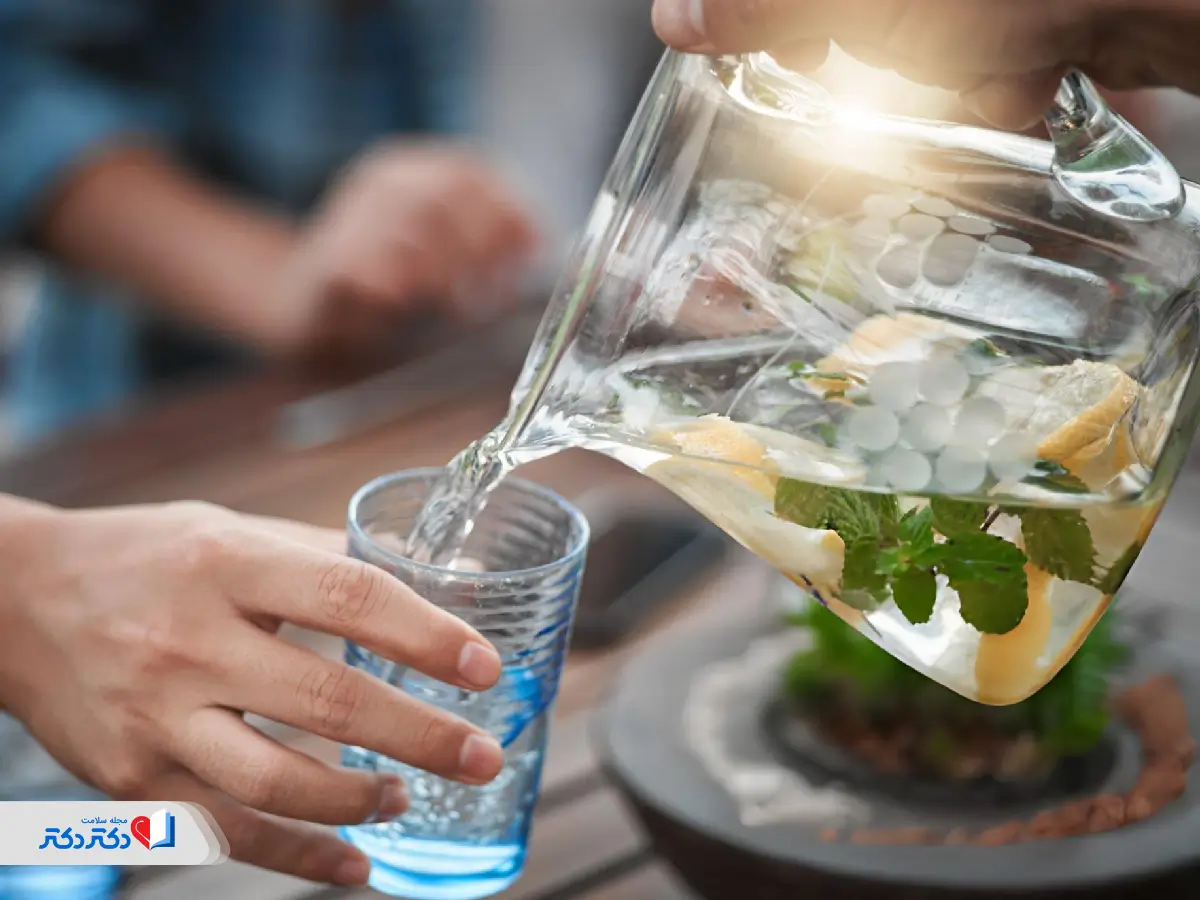 مصرف خوراکیهای خنککننده برای جلوگیری از بوی بد عرق در تابستان