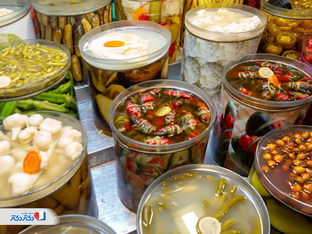 غذاهای شور را از رژیم غذایی برای زخم معده حذف کنید.