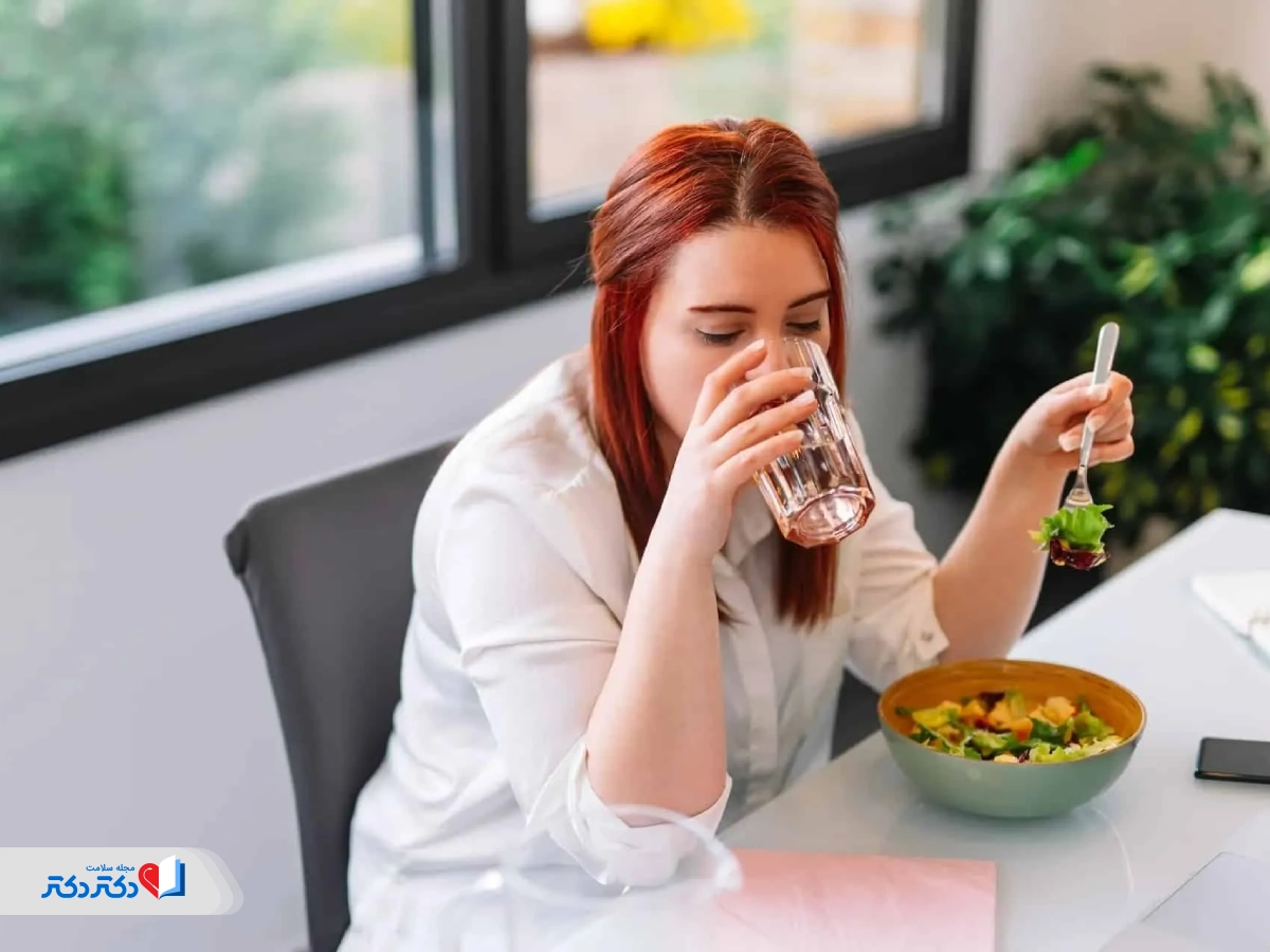 اصول رژیم ابوعلی سینا : پرهیز از نوشیدن آب همراه غذا