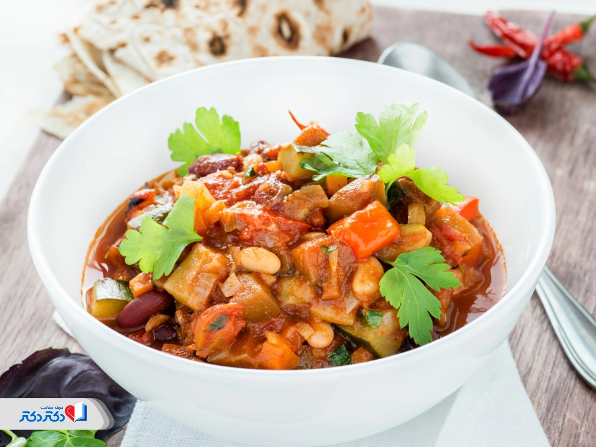 خوراک چیلی با لوبیا