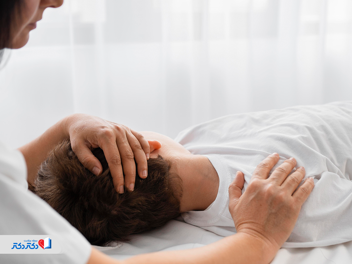 تشنج در خواب چرا اتفاق می‌افتد؟ از علل بروز تا راه‌های پیشگیری