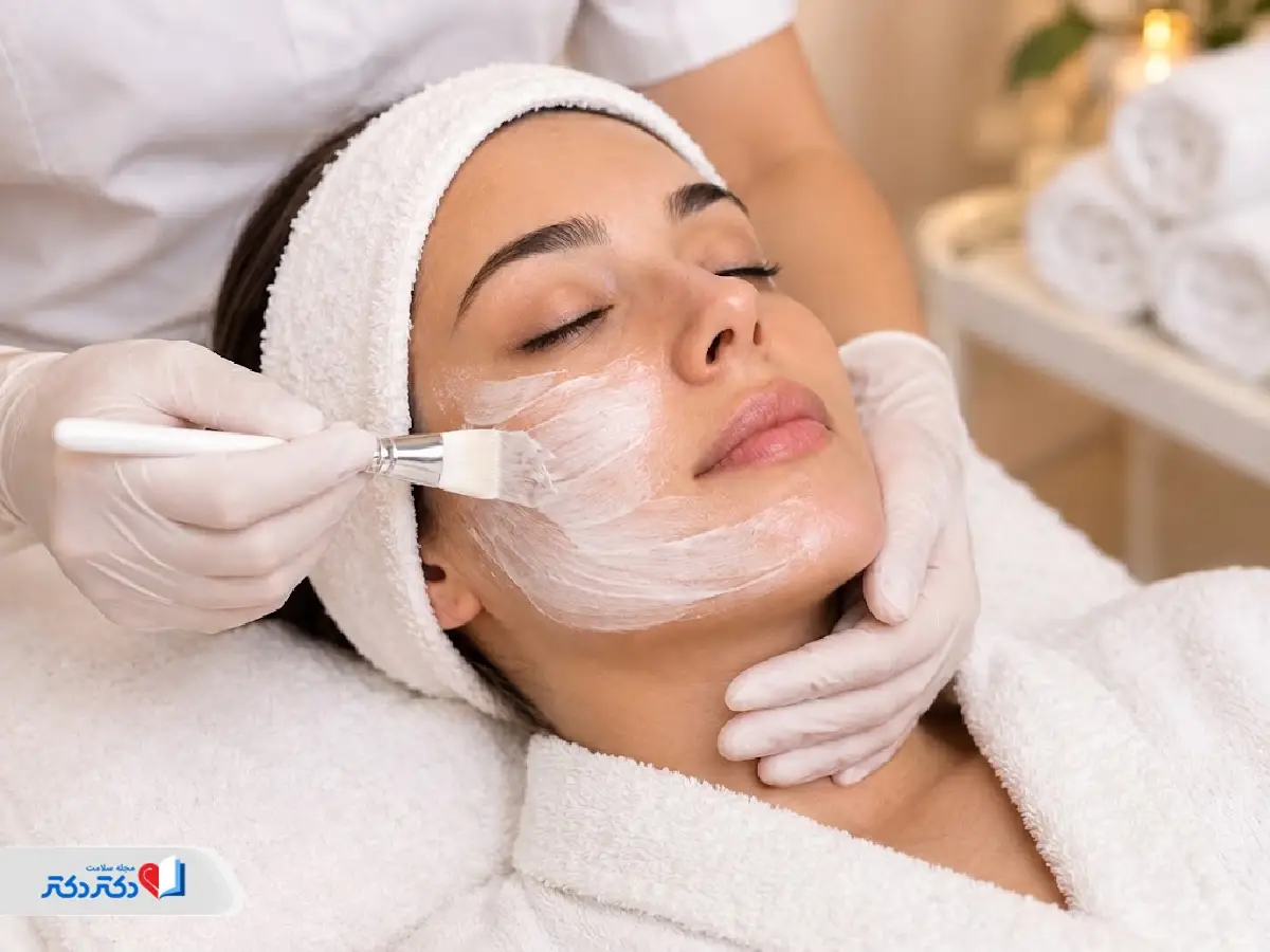 راهنمای کامل پاکسازی صورت؛ از مراحل و فواید تا روش‌های خانگی
